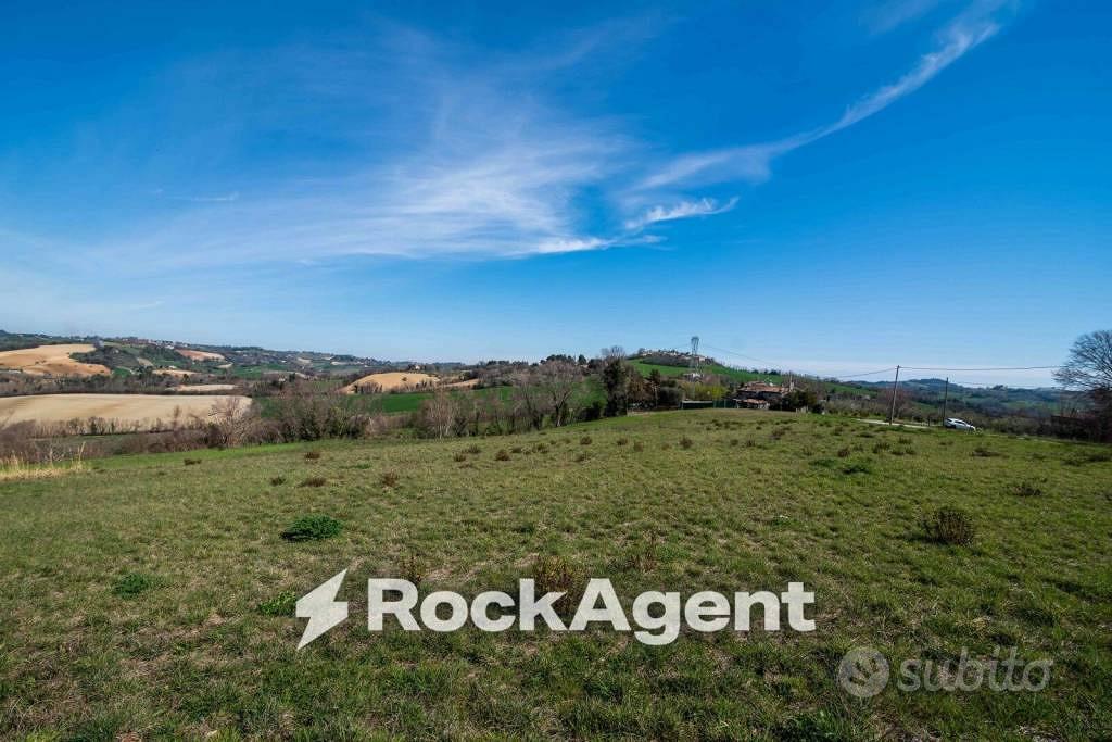 Terreno di 6892 m² a Fano - Altro