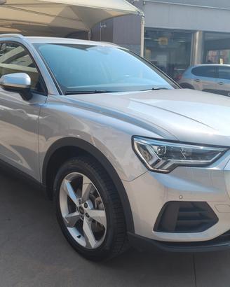 Audi Q3 45 TFSI e S tronic Business