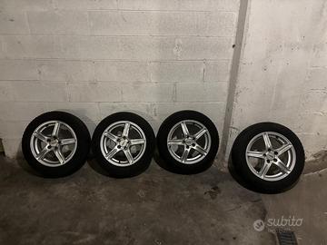 Cerchi in lega con gomme termiche