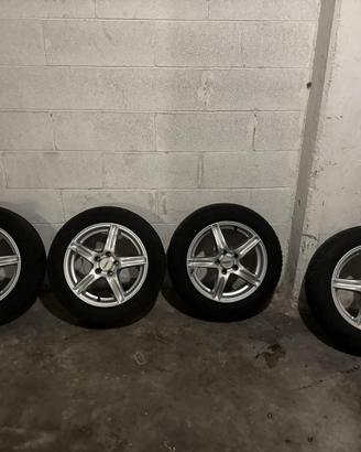 Cerchi in lega con gomme termiche