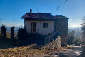 Casolare con terreni vista mare
