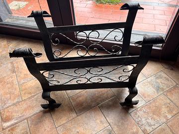 Porta legna in ferro battuto