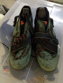 Scarpe con attacchi Nike