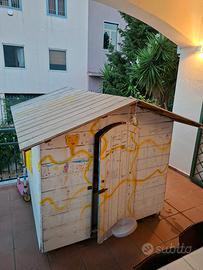 Casetta in legno fatta a mano