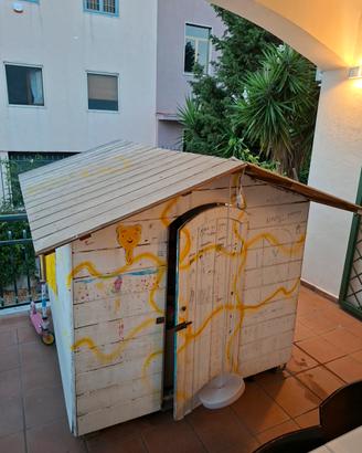 Casetta in legno fatta a mano