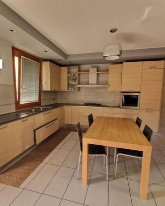 Cucina componibile completa di elettrodomestici