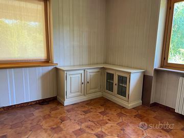 Mobile angolare basso in legno laccato – stile cla