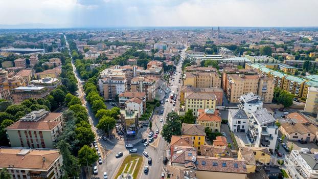 MULTILOCALE A PARMA