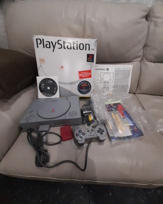 PlayStation 1 funzionante completa con scatola 