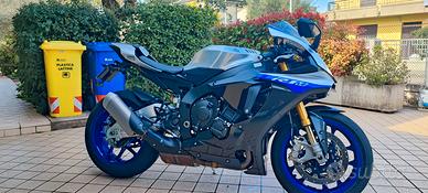 YAMAHA R1 M   2018