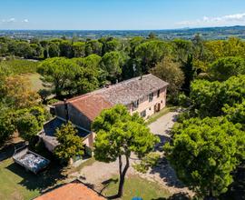 Villa di pregio a Castel Raniero