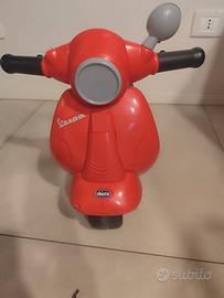 Vespa Chicco rossa cavalcabile con suoni – funzion
