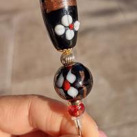 spilla con perle in vetro 