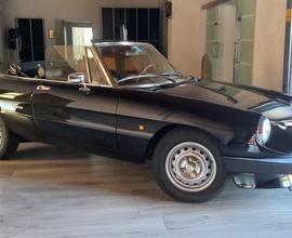 Alfa Romeo duetto 2000. Nera