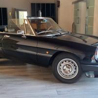 Alfa Romeo duetto 2000. Nera