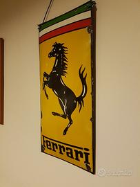 Ferrari  INSEGNA