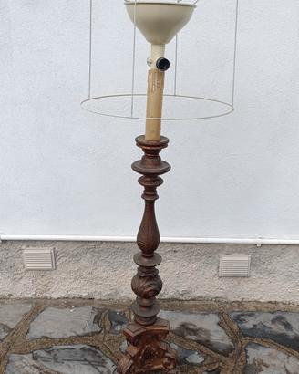 Lampadario a terra in legno