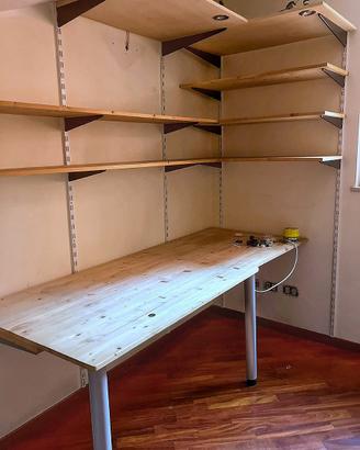 : Postazione Scrivania Angolare e Scaffalatura