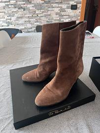 Stivaletto camoscio Via Roma