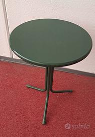 Tavolino in metallo per giardino