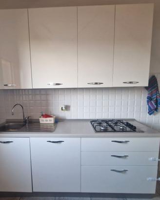 Cucina bianca senza forno