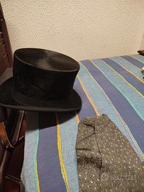 Tuba d'epoca con fusciacca.