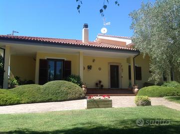Villa bifamiliare di ampia metratura