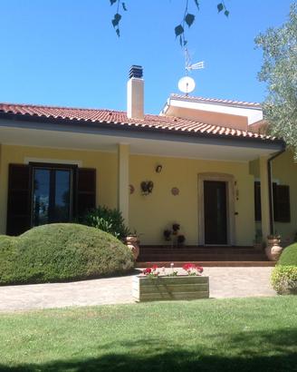 Villa bifamiliare di ampia metratura