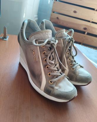 Sneakers Prada con zeppa interna (Wedge Sneakers)