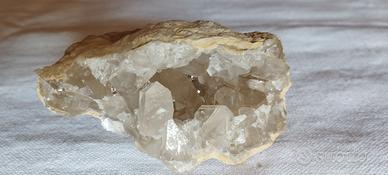 Geode Celestina bianca cristalli (Madagascar)