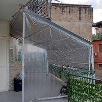 Tenda impermeabile con teli laterali 