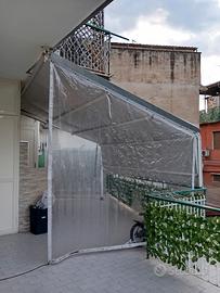 Tenda impermeabile con teli laterali 