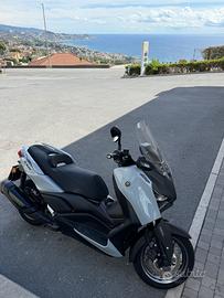 Yamaha XMAX 300 TECH +
