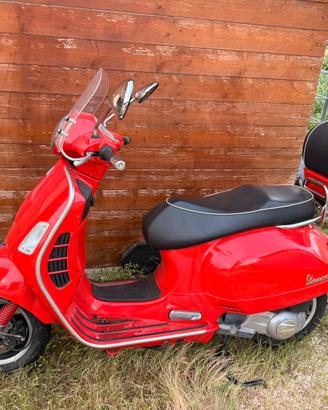 Vespa 300 GTS ie