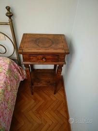 Comodini antichi in legno massello