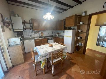 Trilocale in villa con rustico e ampio giardino