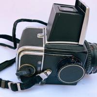 Hasselblad 500CM con ottica Carl Zeiss Planar 80mm