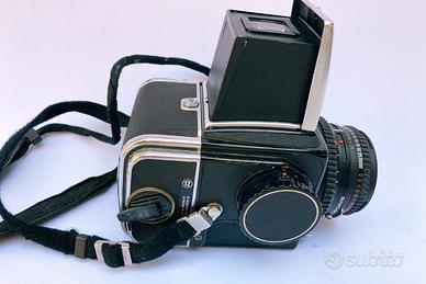Hasselblad 500CM con ottica Carl Zeiss Planar 80mm