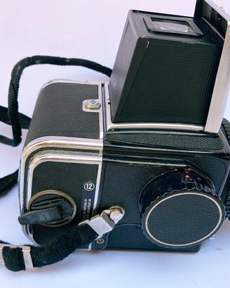 Hasselblad 500CM con ottica Carl Zeiss Planar 80mm