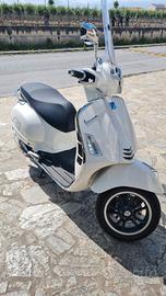 Vespa 300 GTS Super come nuova