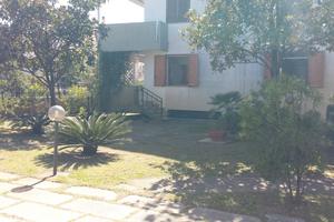 Villa luminosa con giardino a montepaone lido