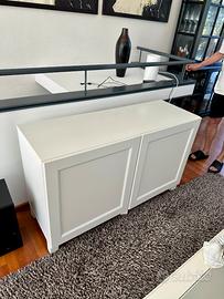 Mobile da salotto / credenza bianca con ripiani