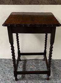 Antico tavolino inglese Jacobean