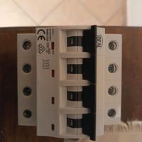 Interruttore magnetotermico 4p