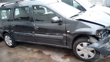 Dacia Logan 1.6 per ricambi