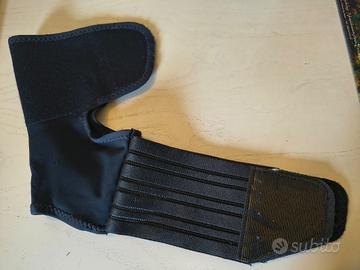 Cavigliera con bendaggio a 8