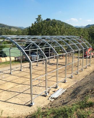 Tunnel fienile attrezzature stalle magazzino