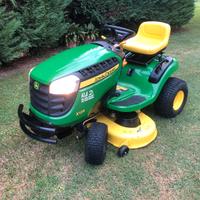 Trattorino tagliaerba John deere