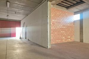 Ampio locale uso magazzino