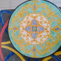 tavoli in pietra lavica decorati a mano 